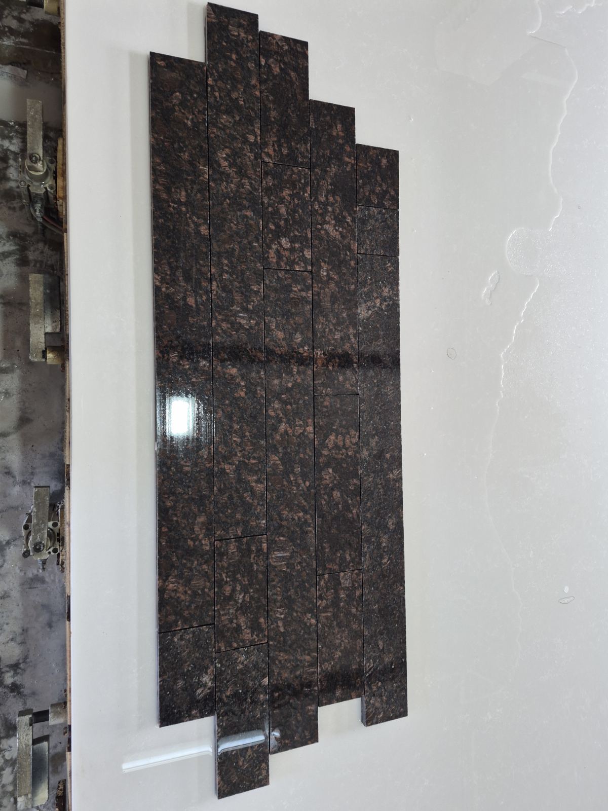 Granit Tan brown 2cm 7cm x LL